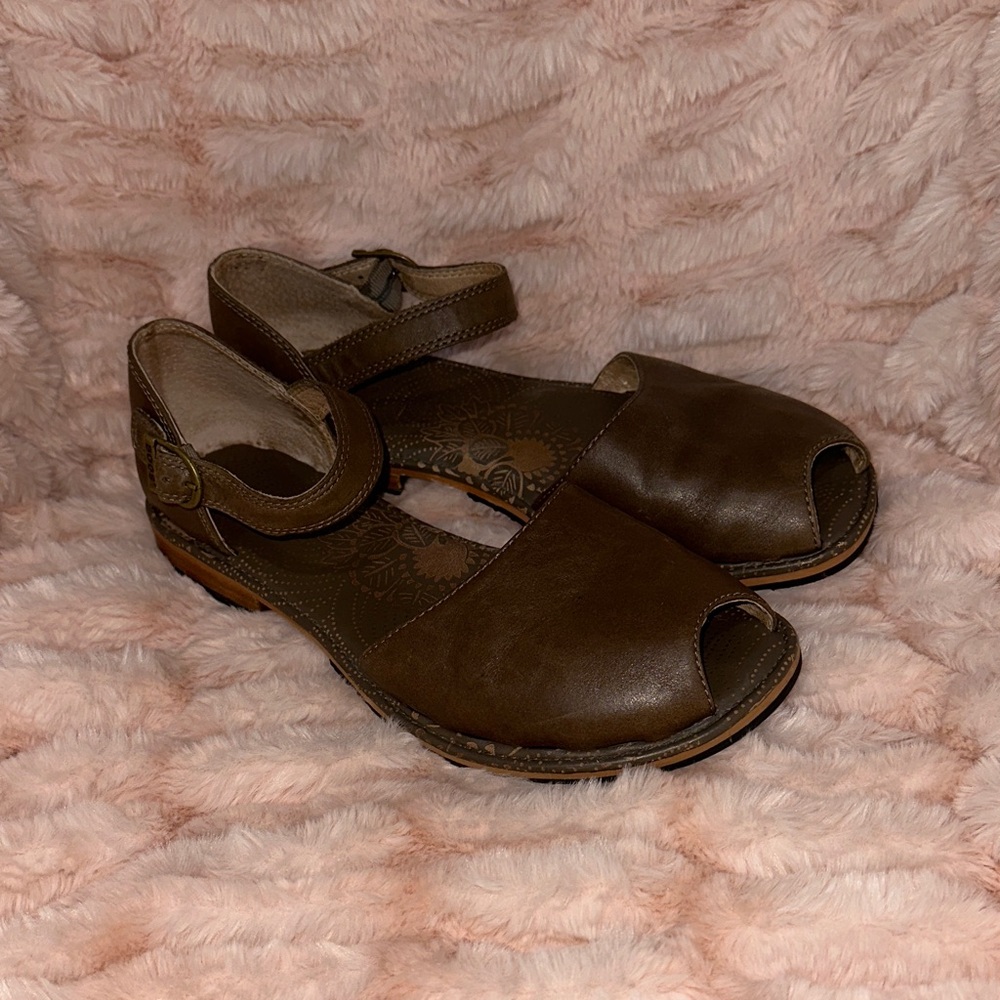 Bogs Women's Brown Leather Peep toe Sandals 9.5 Med